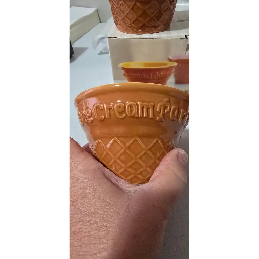 Home Essentials Sweet Ceramic Ice Cream Parlor Dessert Bowls Set of 4 12oz NIB